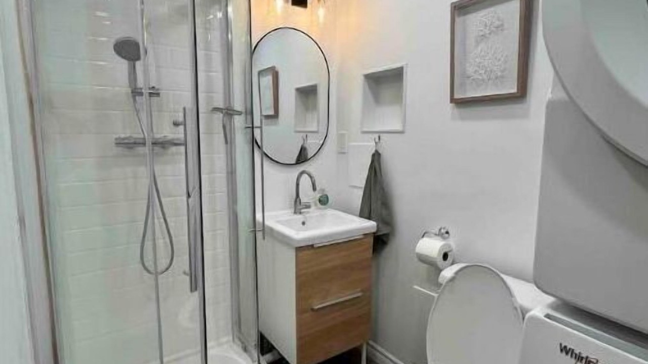 Photo of Bathroom in Chertsey