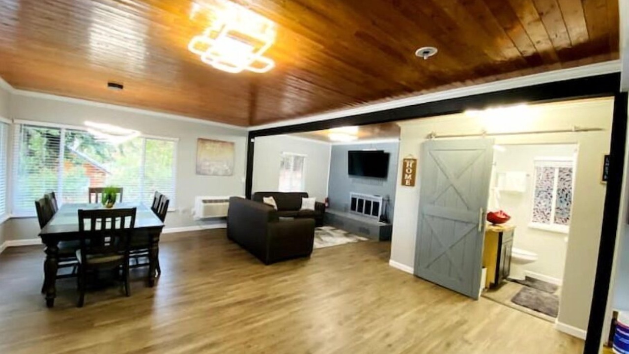 Photo of Livingroom in Klamath Falls