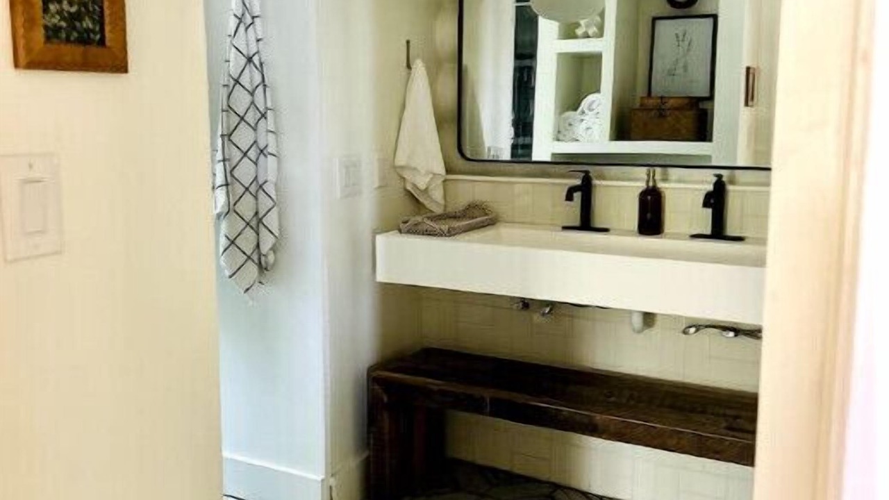Photo of Bathroom in Sulphur