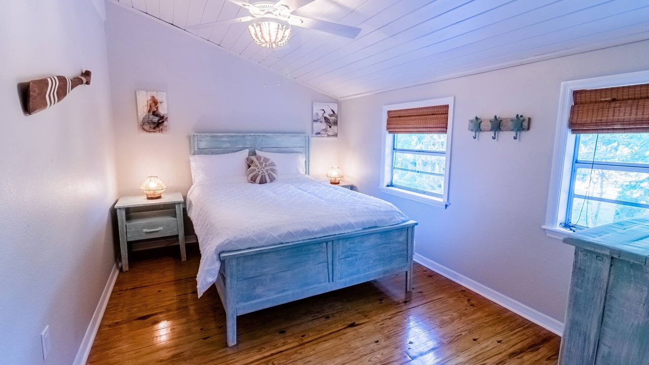 Photo of Bedroom in Weeki Wachee Gardens