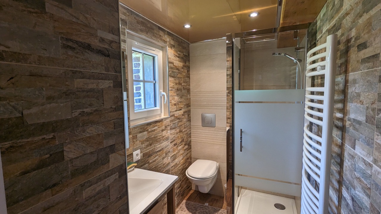 Photo of Bathroom in Genneville