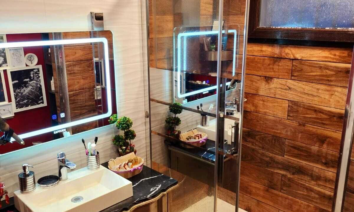 Photo of Bathroom in Montreuil