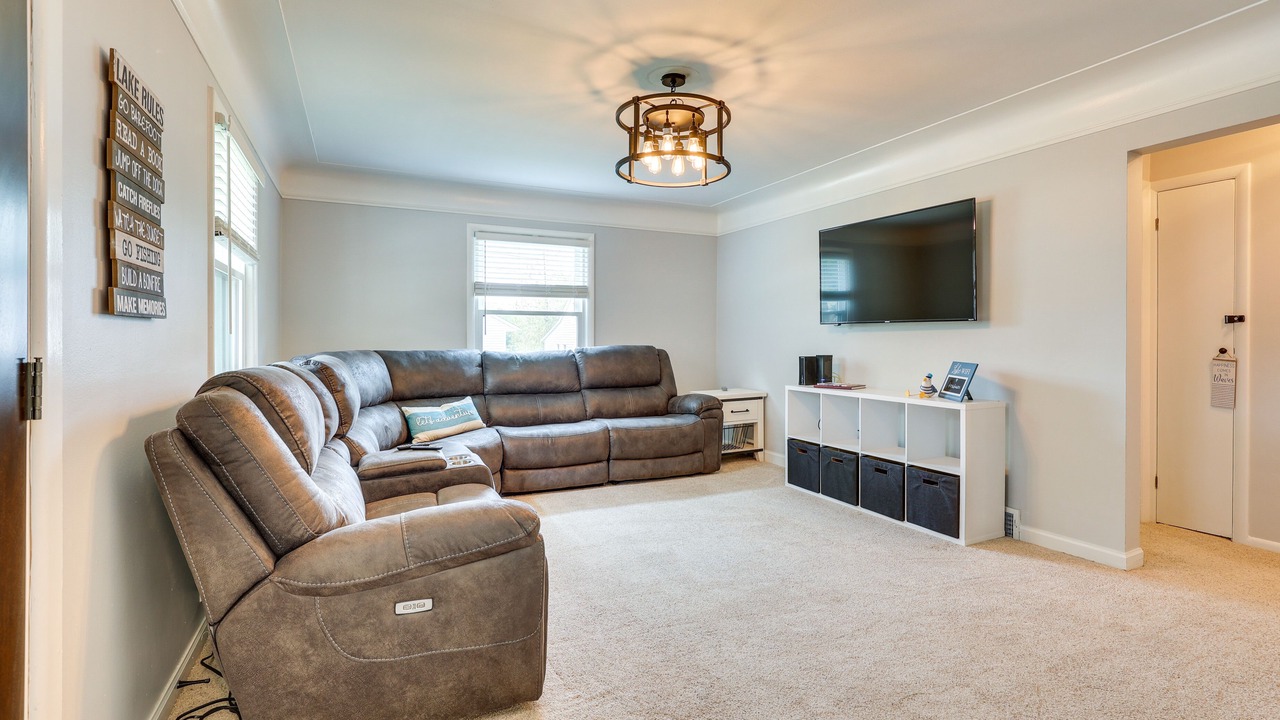 Photo of Livingroom in Gloria Glens Park