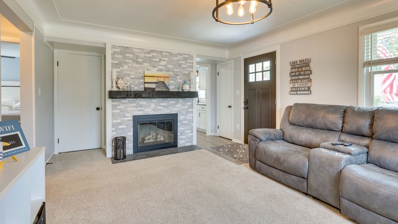 Photo of Livingroom in Gloria Glens Park