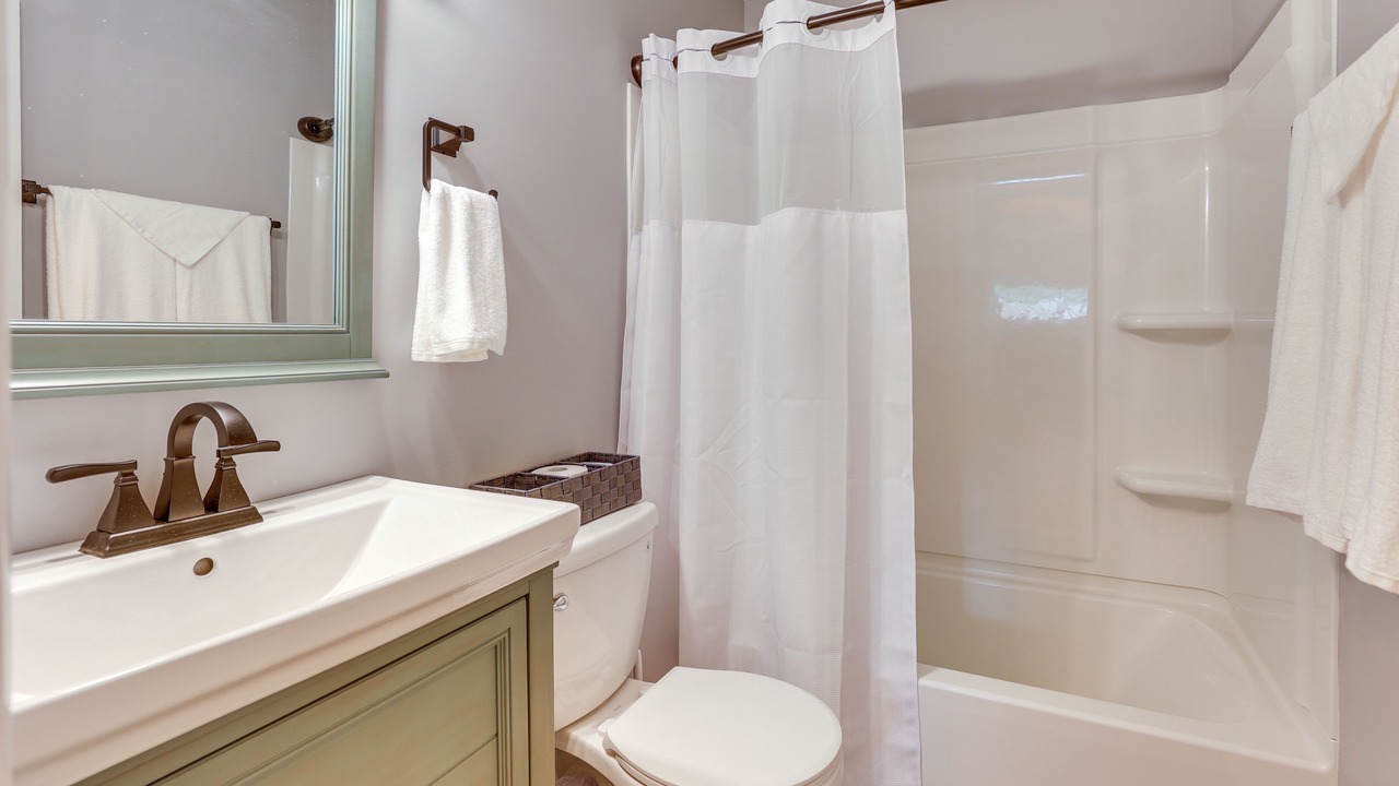 Photo of Bathroom in Gloria Glens Park
