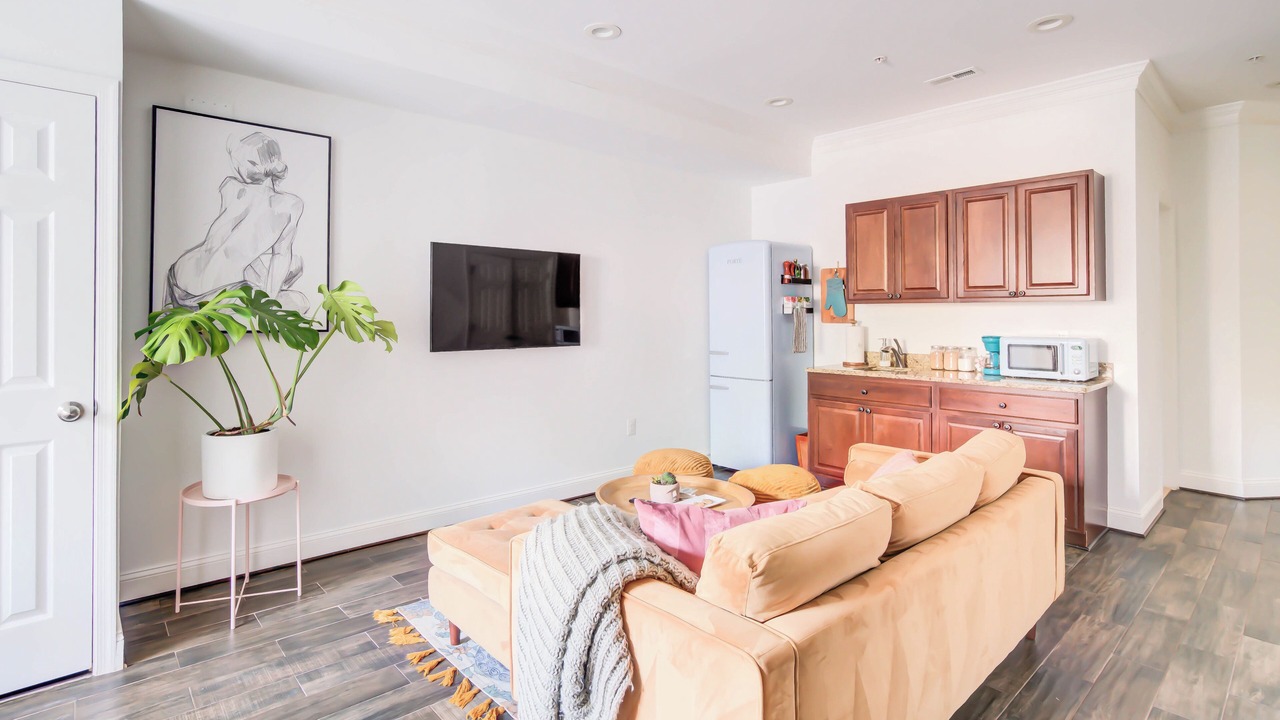 Photo of Livingroom in Lower Central NE