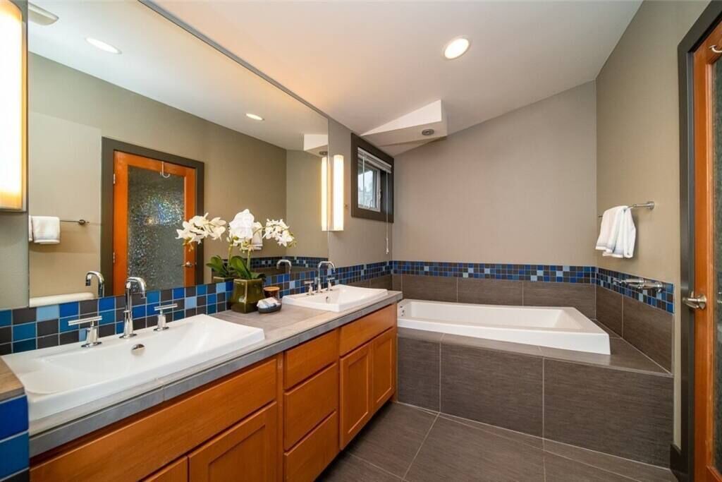 Photo of Bathroom in East Queen Anne