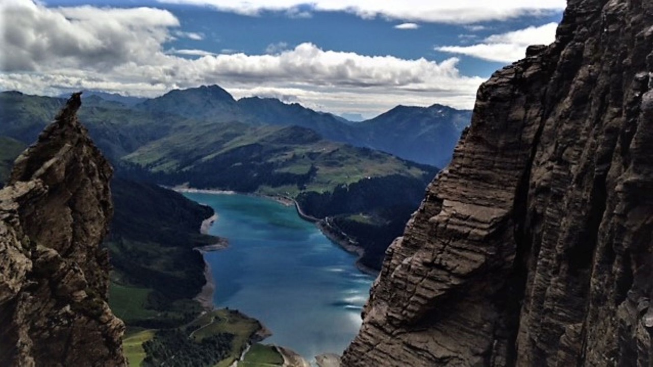 Photo of Others in Queige