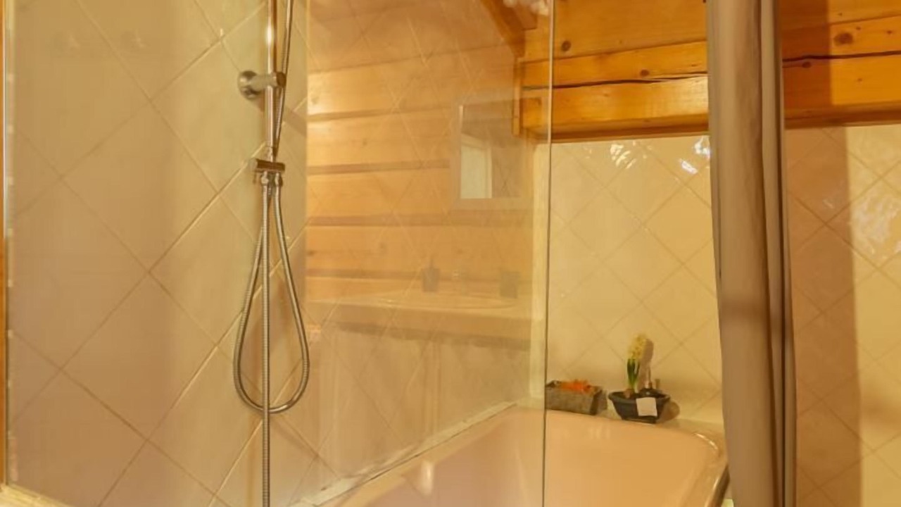 Photo of Bathroom in Queige