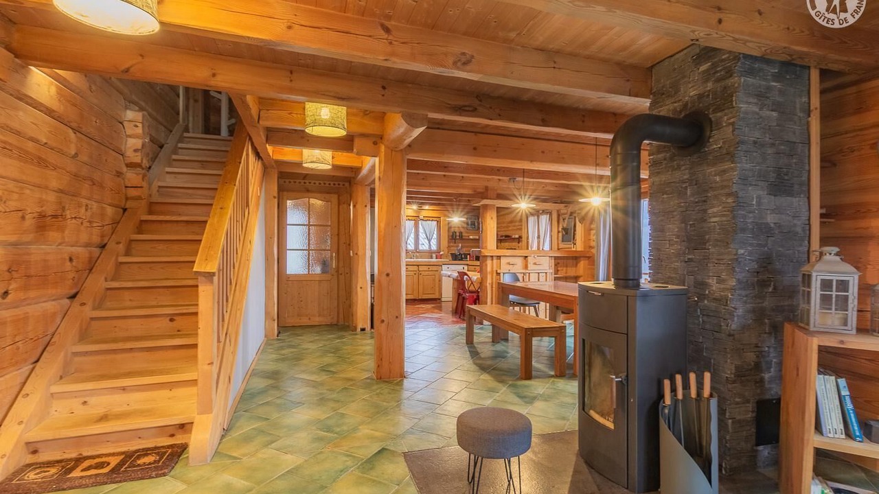 Photo of Others in Queige