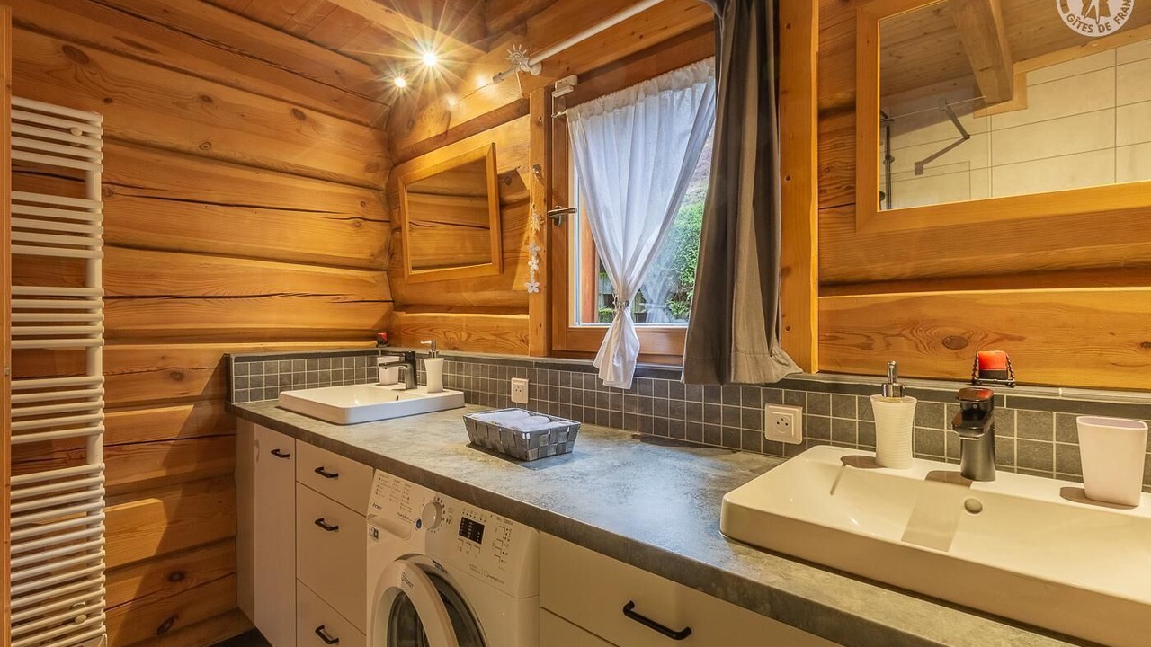 Photo of Bathroom in Queige