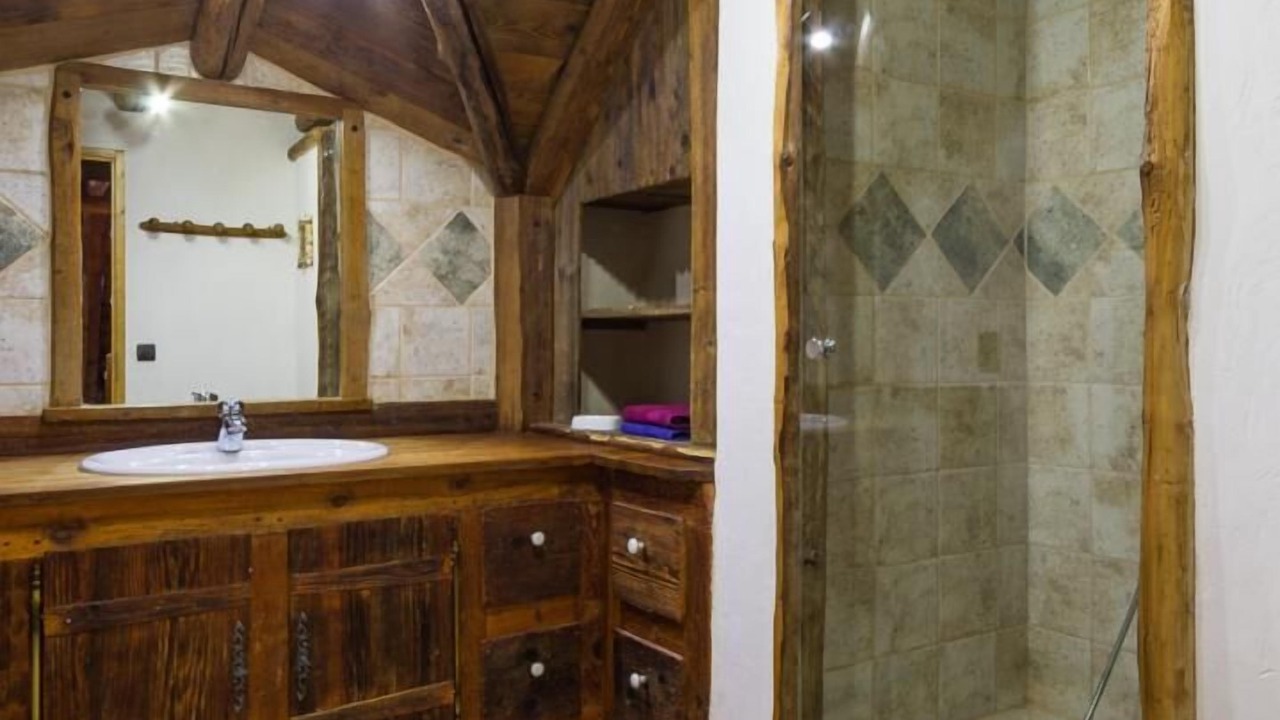 Photo of Bathroom in Queige