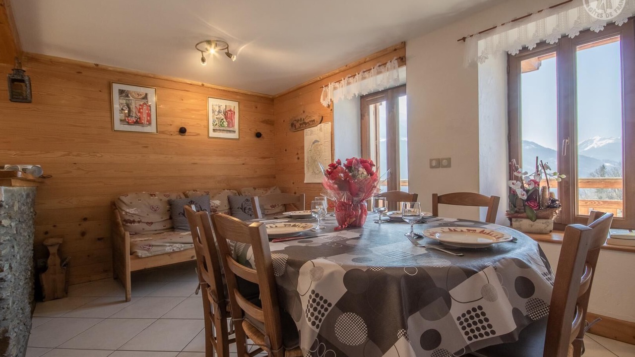 Photo of Others in Queige