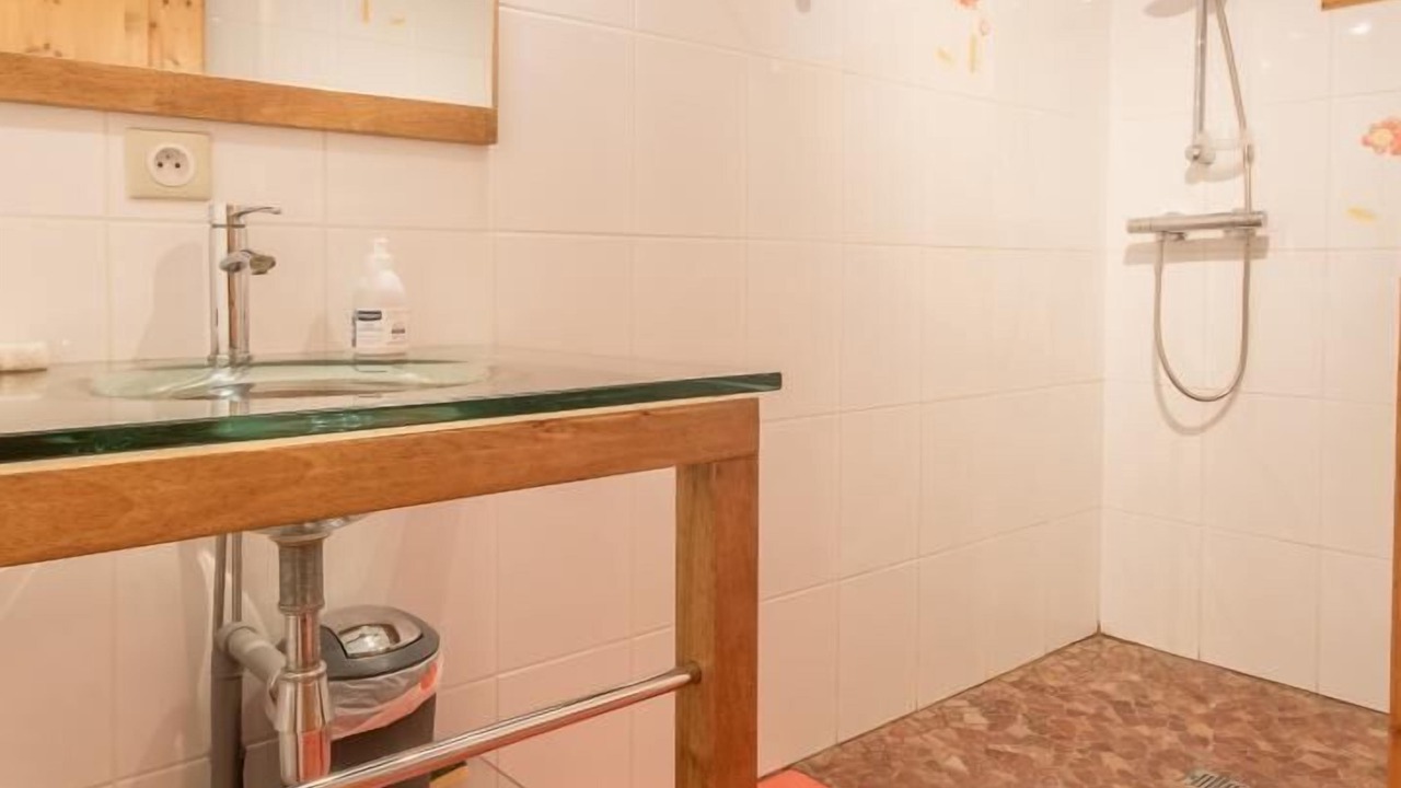 Photo of Bathroom in Queige