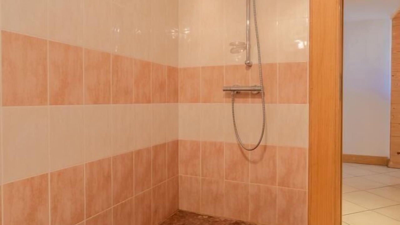 Photo of Bathroom in Queige