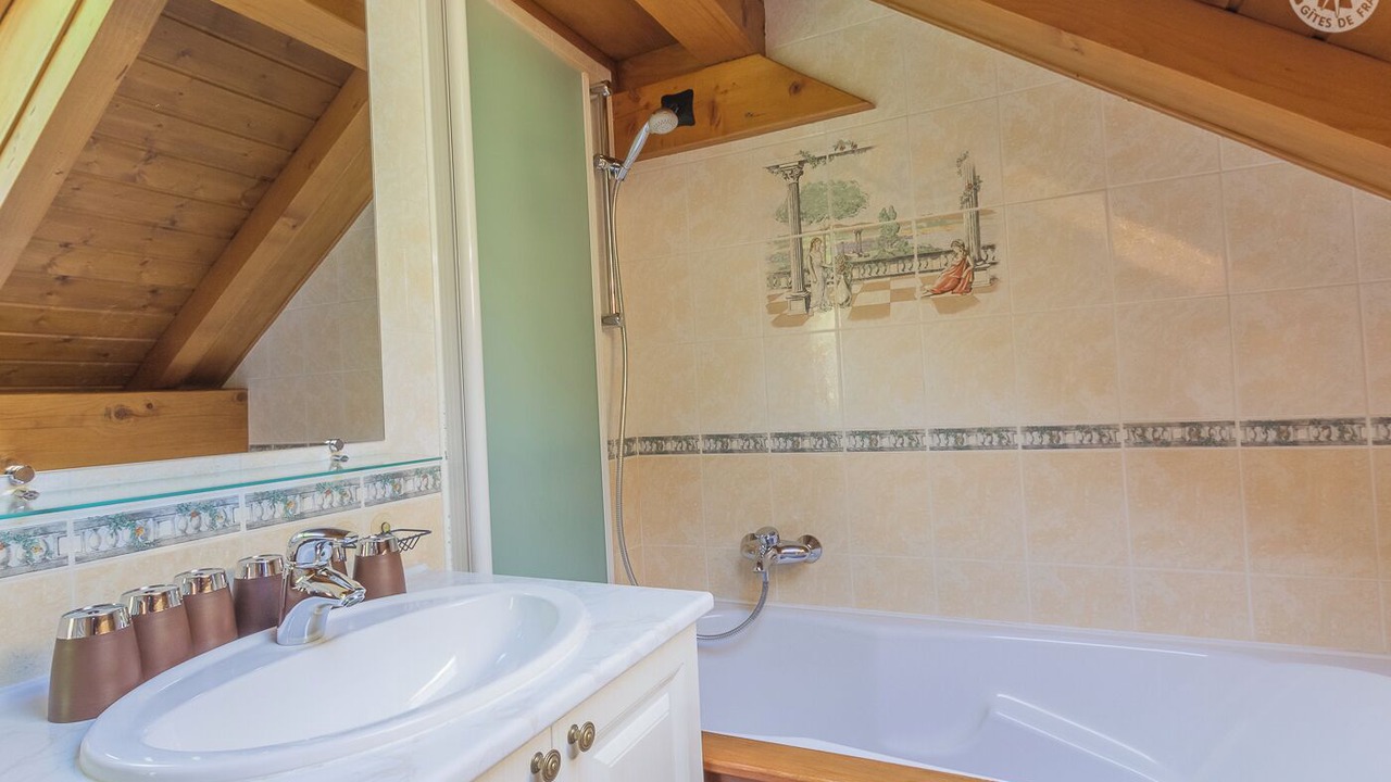 Photo of Bathroom in Queige