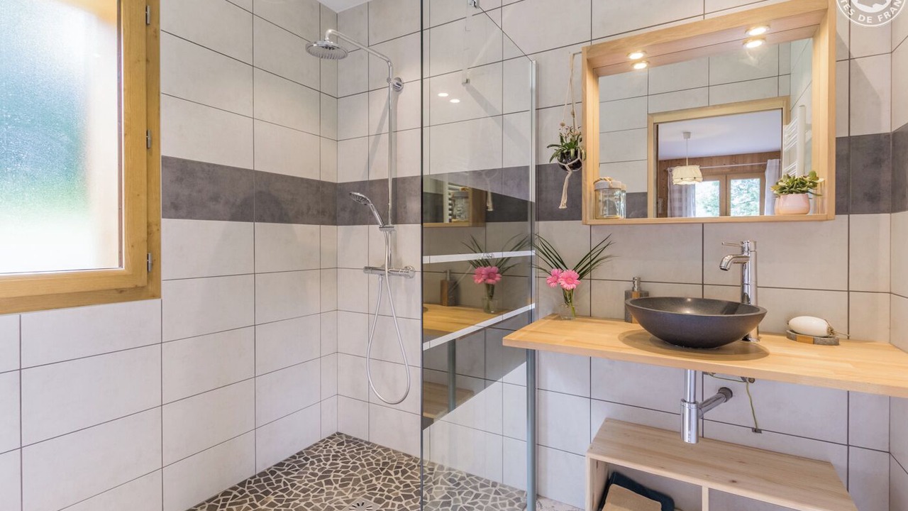 Photo of Bathroom in Saint-Alban-des-Hurtieres