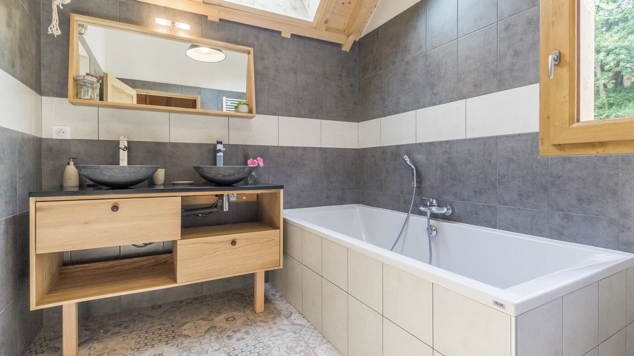 Photo of Bathroom in Saint-Alban-des-Hurtieres