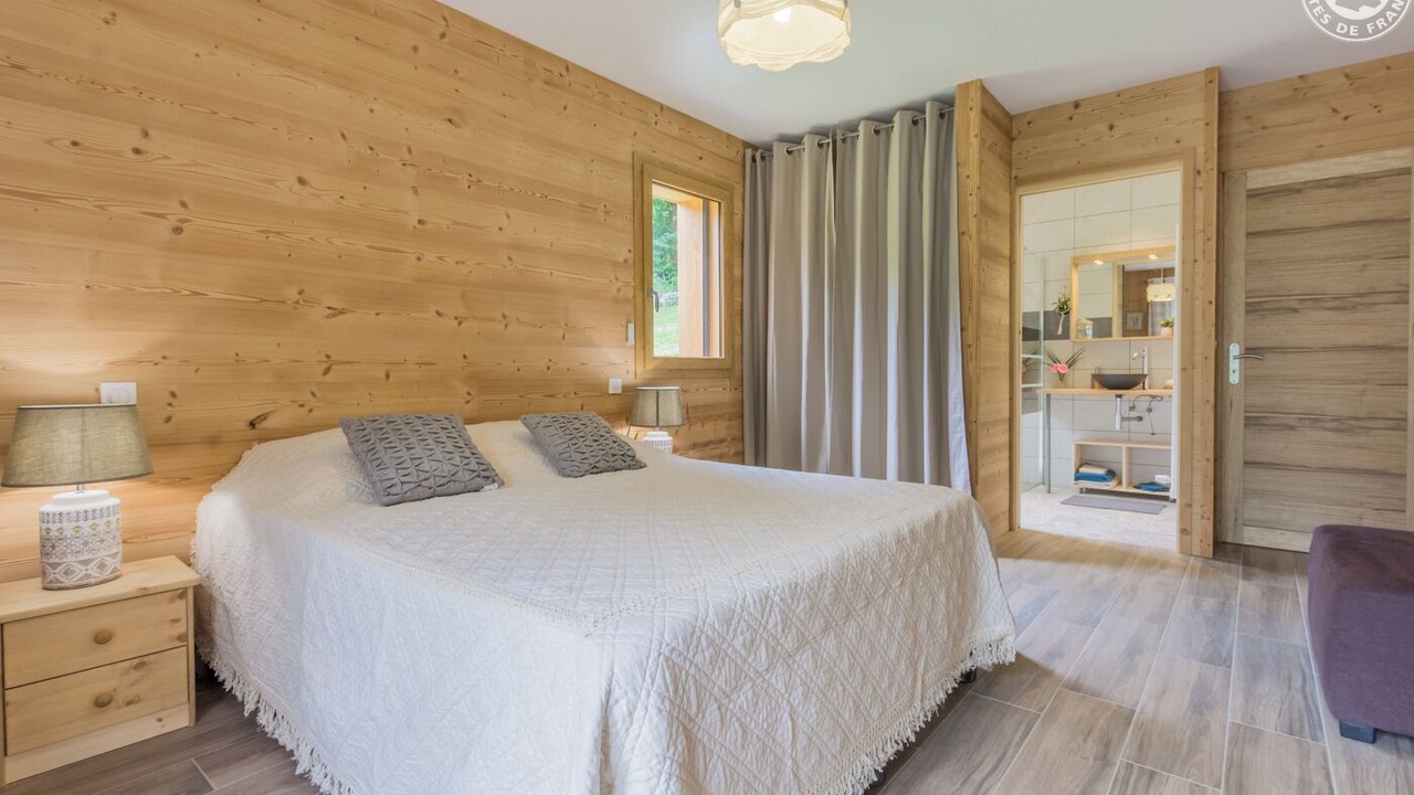 Photo of Bedroom in Saint-Alban-des-Hurtieres