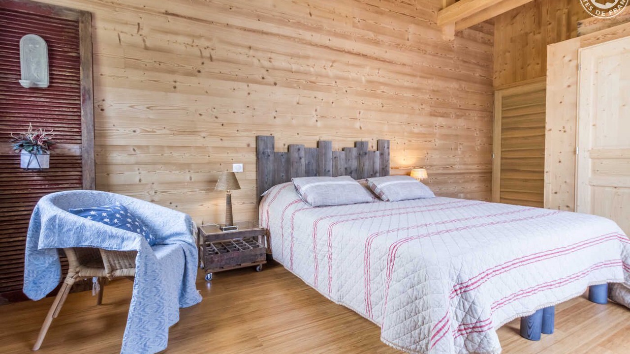 Photo of Bedroom in Saint-Alban-des-Hurtieres
