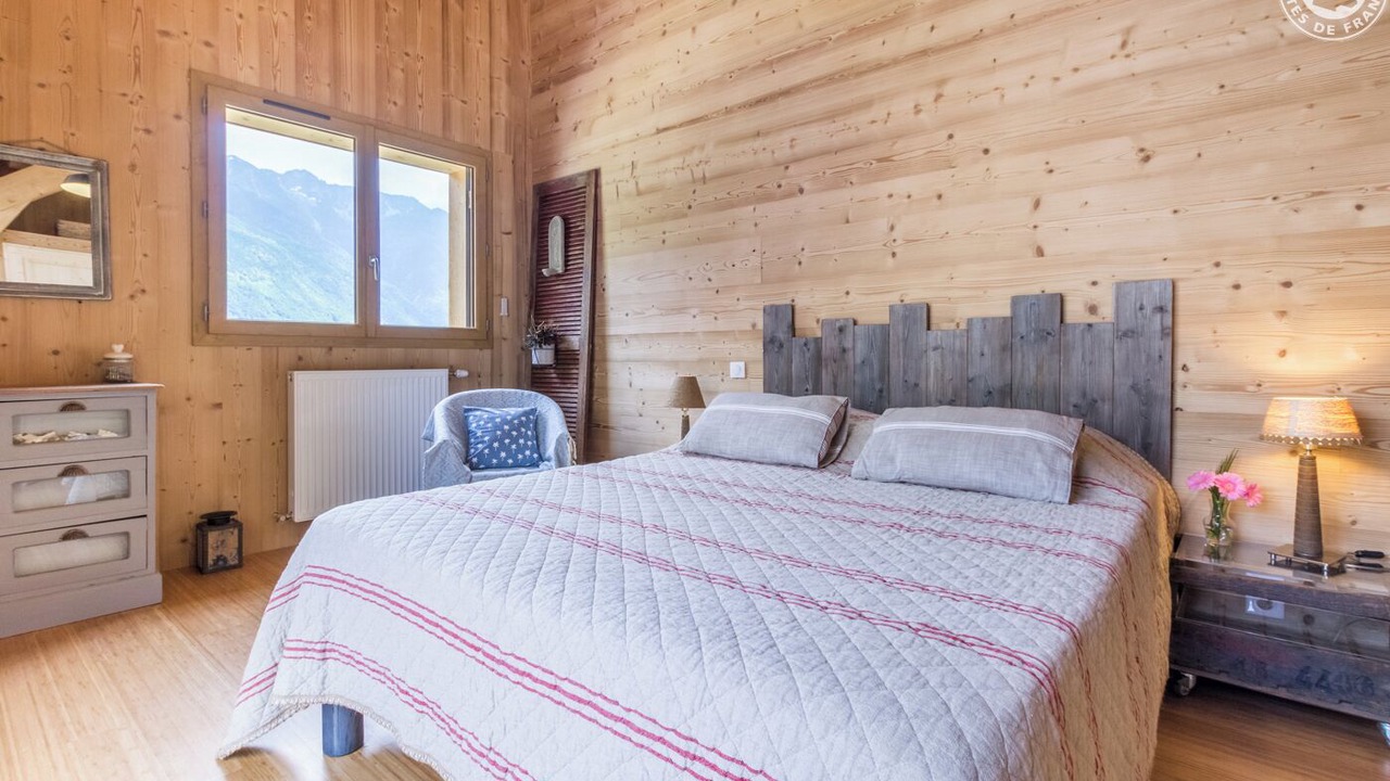 Photo of Bedroom in Saint-Alban-des-Hurtieres
