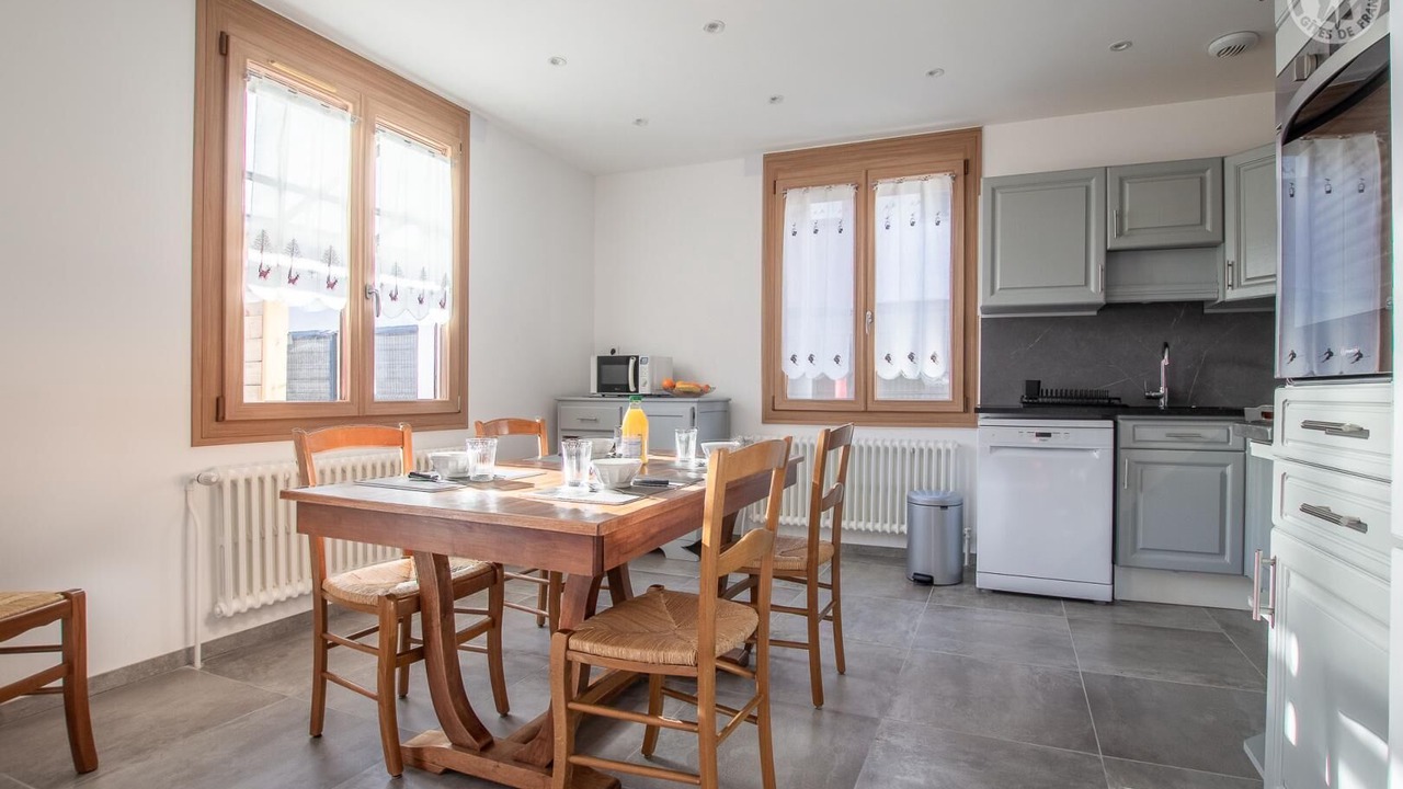 Photo of Kitchen in Outrechaise