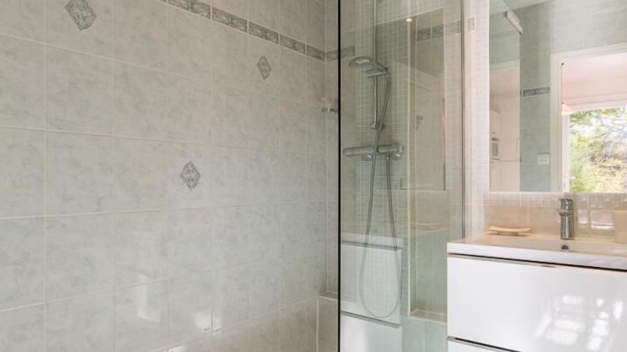 Photo of Bathroom in Gilly-sur-Isere