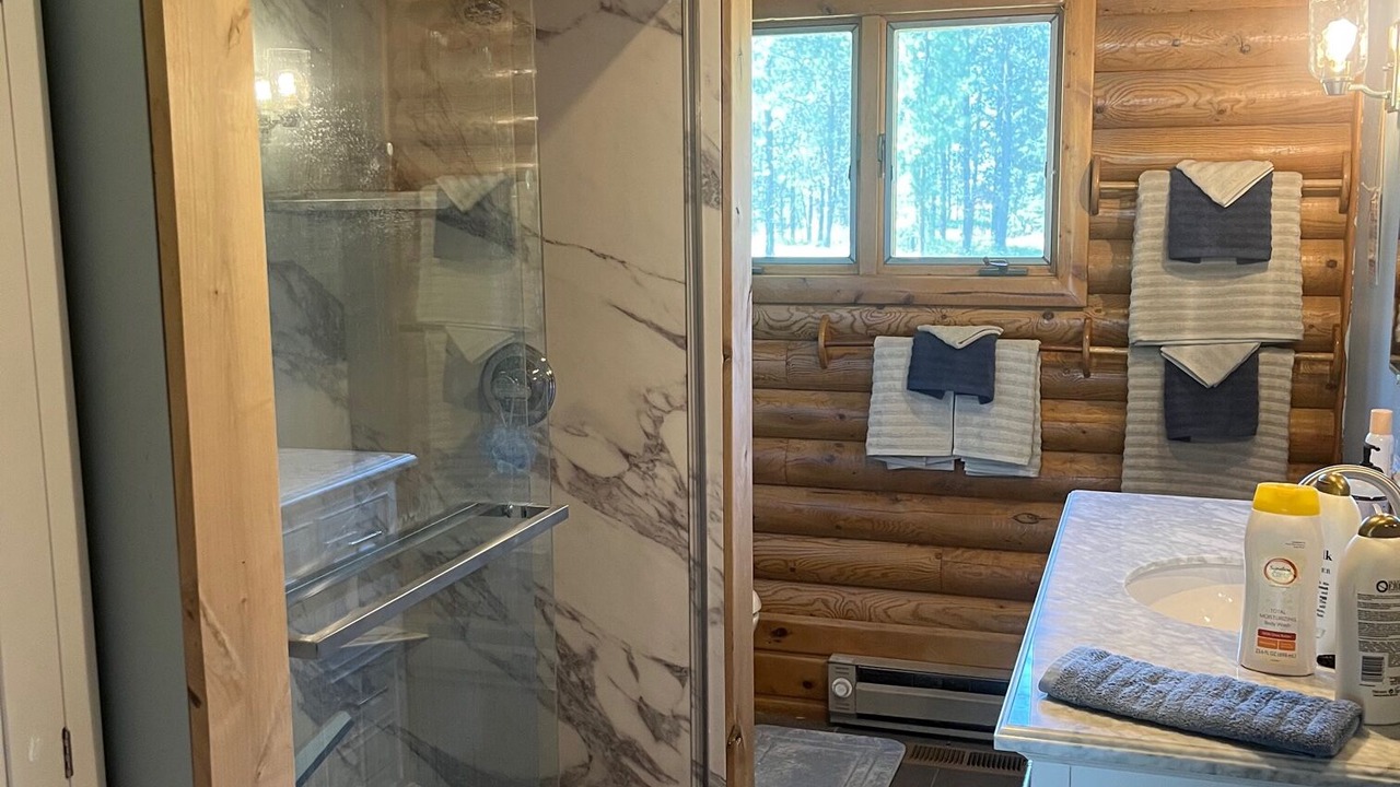 Photo of Bathroom in Kicking Horse