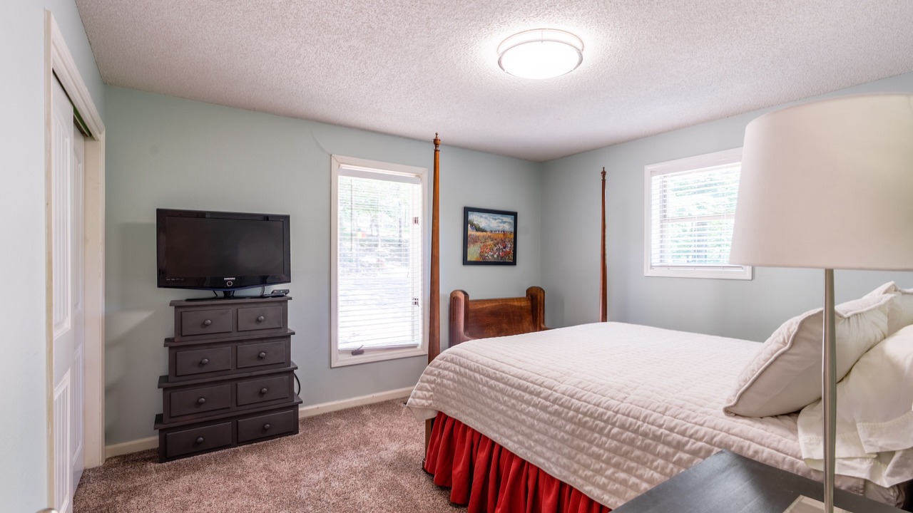 Photo of Bedroom in Eden Isle
