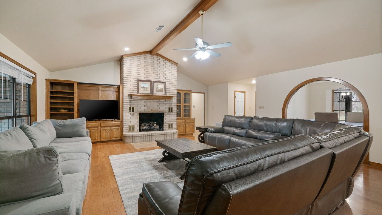 Photo of Livingroom in Barling
