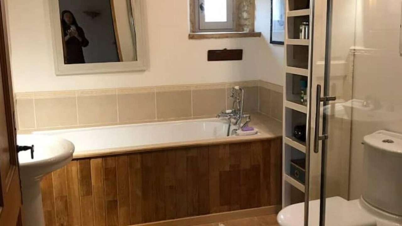 Photo of Bathroom in Algans