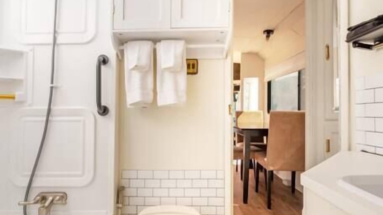 Photo of Bathroom in Canoncito