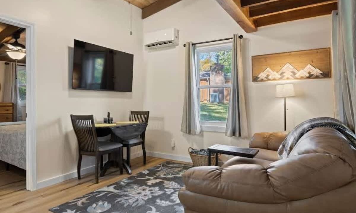 Photo of Livingroom in Hendersonville
