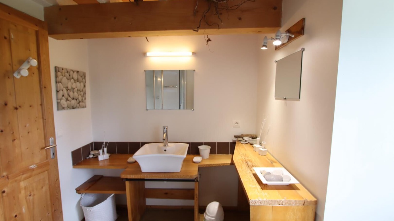 Photo of Bathroom in Lys