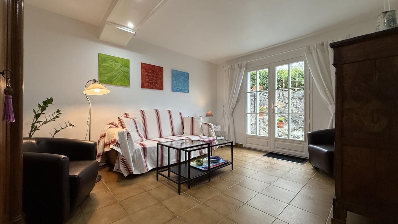 Photo of Livingroom in Sare