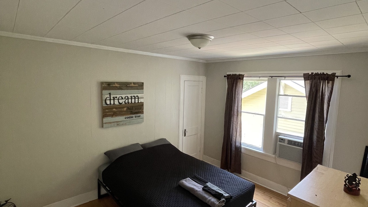 Photo of Bedroom in Highland Historic District
