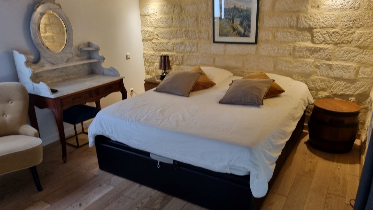 Photo of Bedroom in Comedie