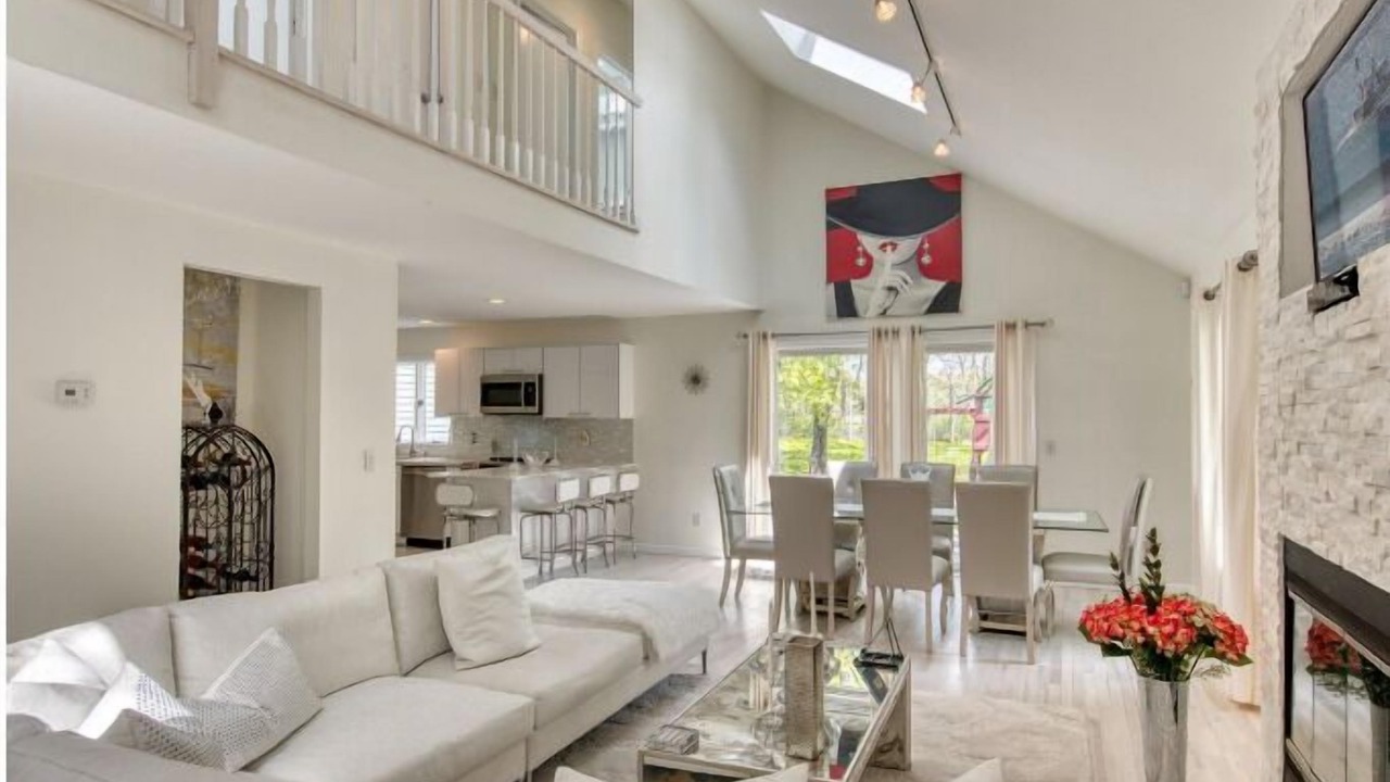 Photo of Livingroom in Jamesport