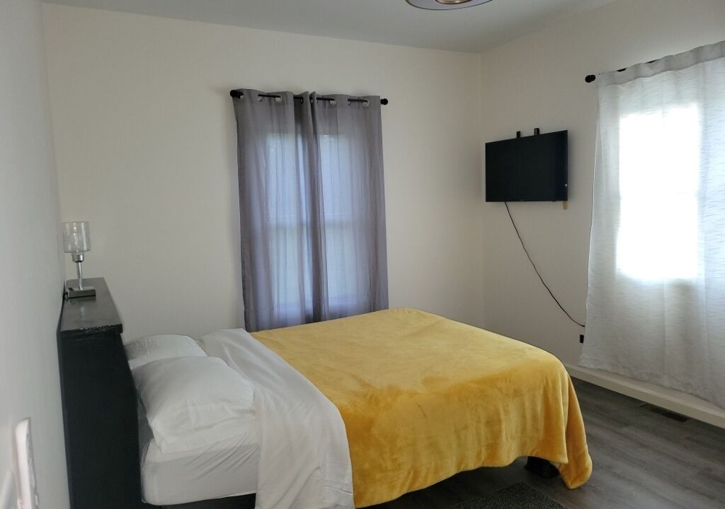 Photo of Bedroom in Livonia Center