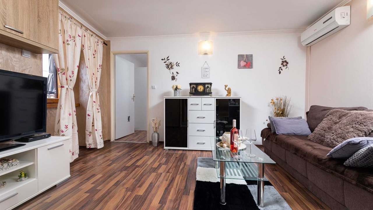 Photo of Livingroom in Gabonjin