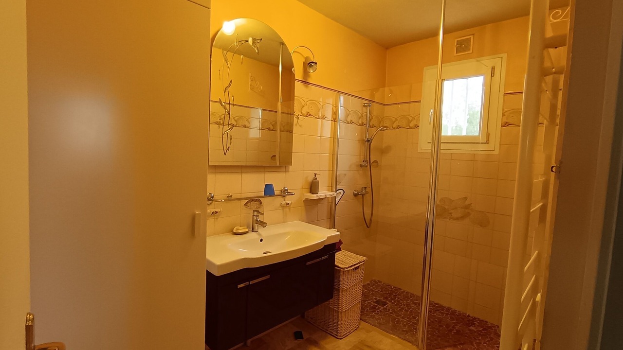 Photo of Bathroom in Bernieres-sur-Mer