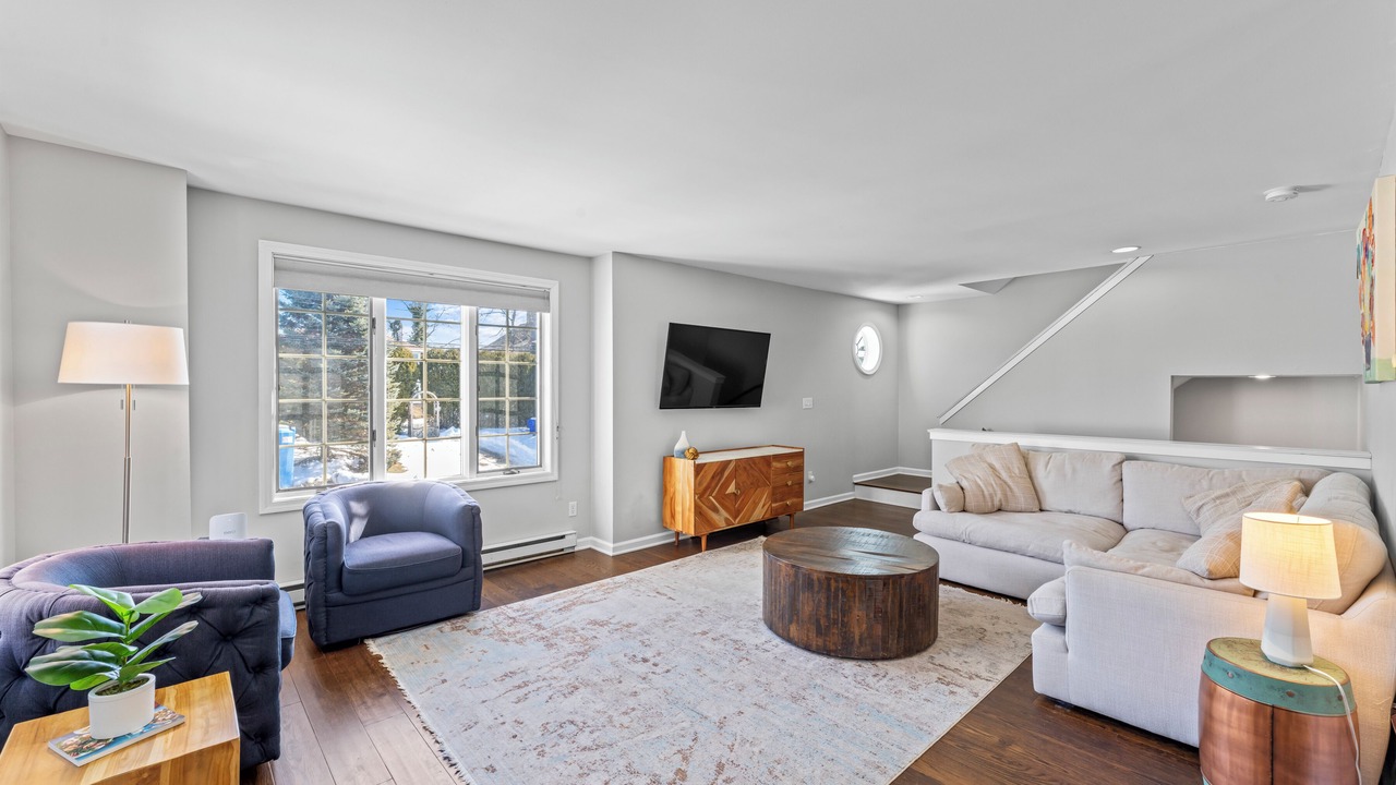Photo of Livingroom in Groton Long Point