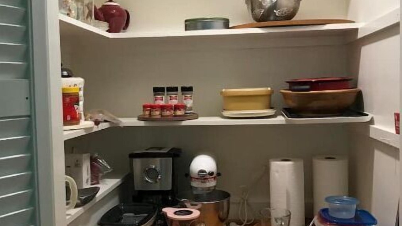 Photo of Kitchen in Hood