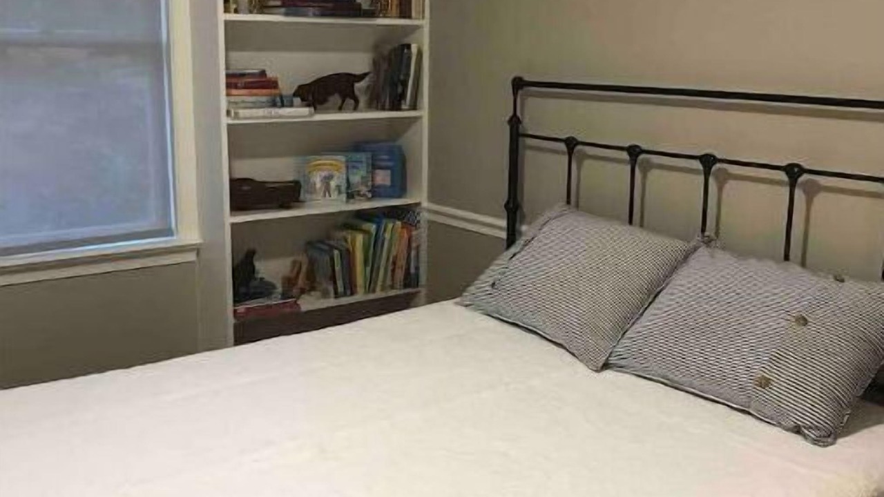 Photo of Bedroom in Hood