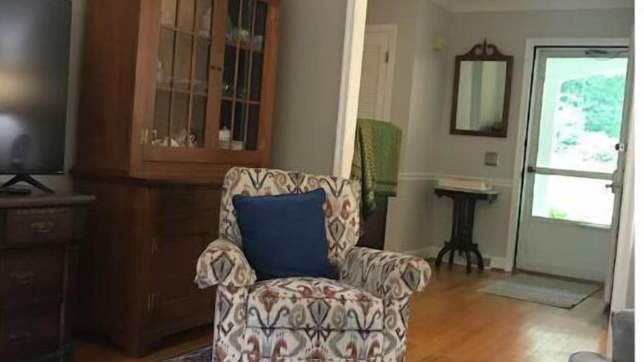 Photo of Livingroom in Hood