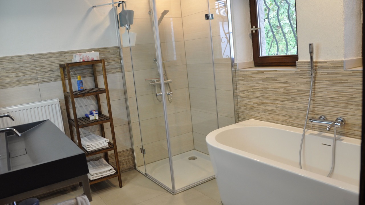 Photo of Bathroom in Barr