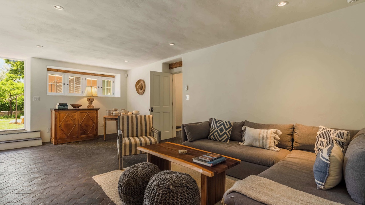 Photo of Livingroom in Historic Eastside