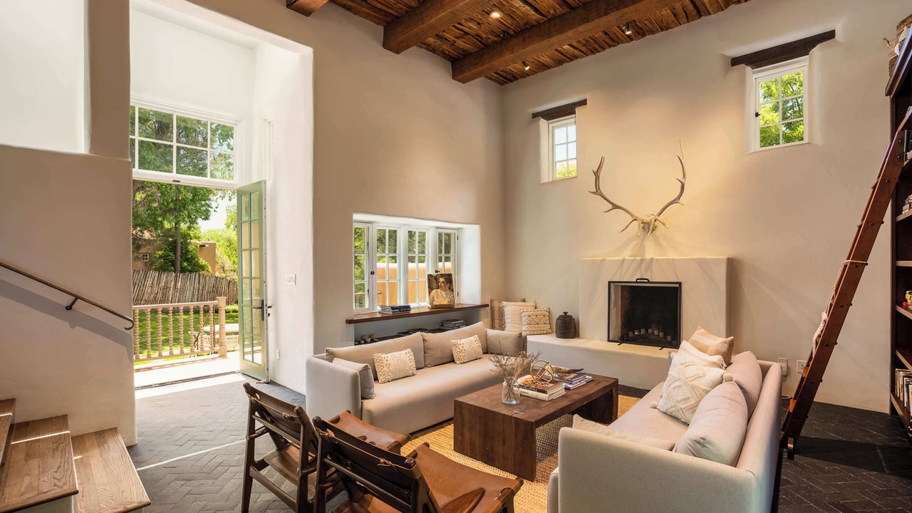 Photo of Livingroom in Historic Eastside