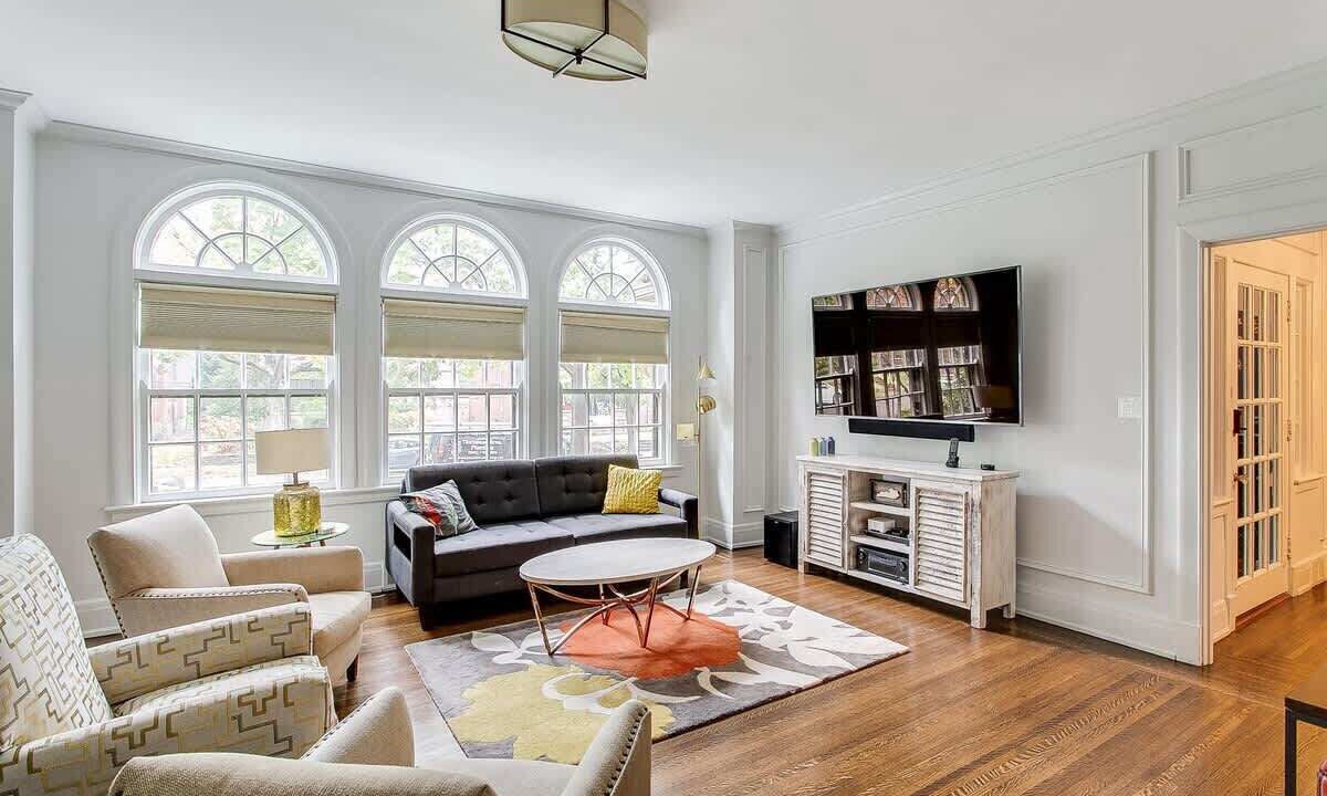 Photo of Livingroom in Cherokee Triangle