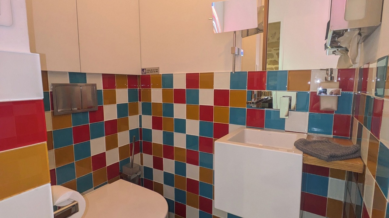 Photo of Bathroom in Arts-et-Metiers